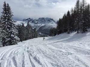Sci e snowboard dopo una nevicata a Campiglio