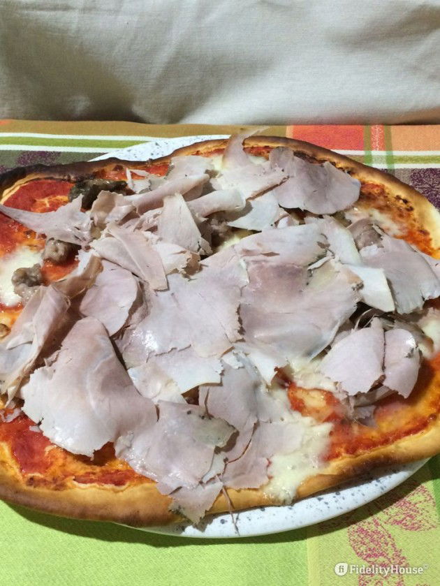 Pizza Salsiccia Funghi E Porchetta Fidelity Foto