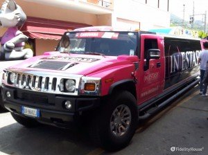 Hummer limousine nella Carovana del Giro d’Italia 2016