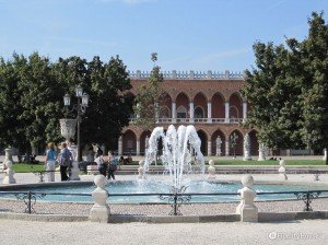Prato della Valle, la fontana – Padova