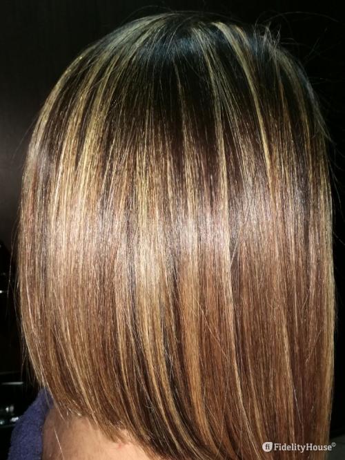 Taglio di capelli medio asimmetrico 