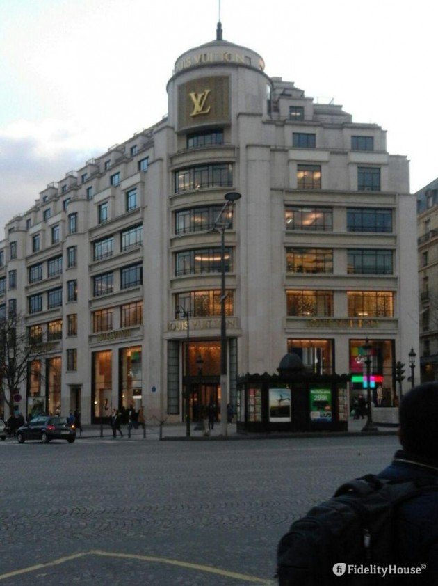 Louis Vuitton Amplia Il Negozio Di Via Montenapoleone