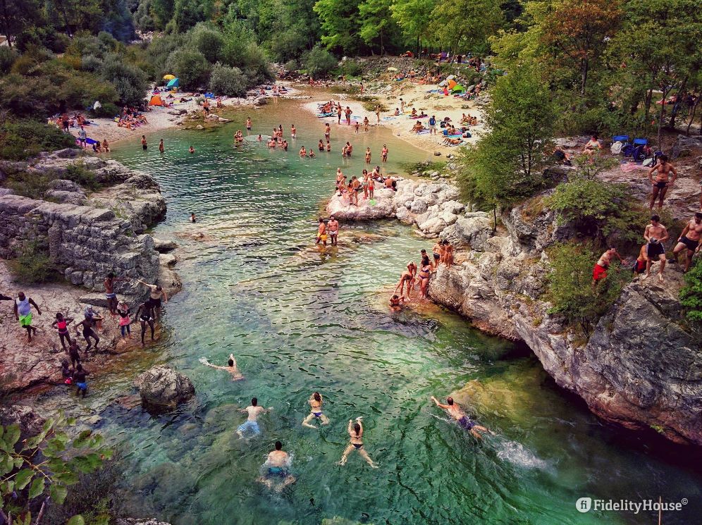 tuffo nel fiume Astico Contr   Pria Fidelity Foto