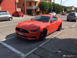 Una Ford Mustang appariscente