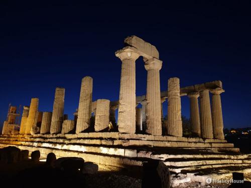 La Valle dei Templi di notte