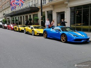 Ferrari, Lamborghini e McLaren in fila!