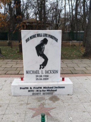 Monumento in onore a Michael Jackson al Parco Herăstrău