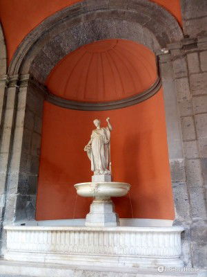 Fontana della Fortuna nel Palazzo Reale di Napoli