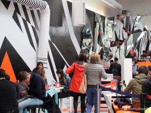 L’eccentrica caffetteria di Tobias Rehberger ai Giardini della Biennale