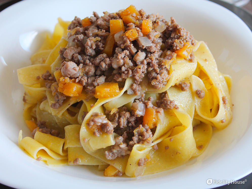 Pappardelle all'uovo con zucca e ragù bianco alla salsiccia Fidelity Foto
